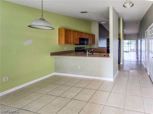 516-518 SE 5th PL, Cape Coral, FL 33990