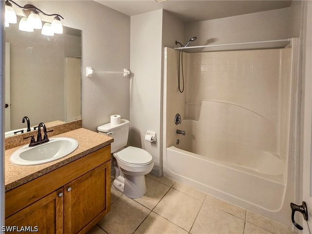 516-518 SE 5th PL, Cape Coral, FL 33990