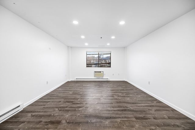 64 Foster St 105, Peabody, MA 01960