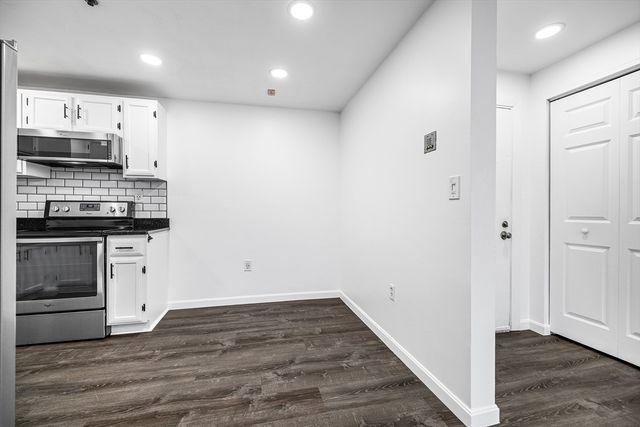 64 Foster St 105, Peabody, MA 01960