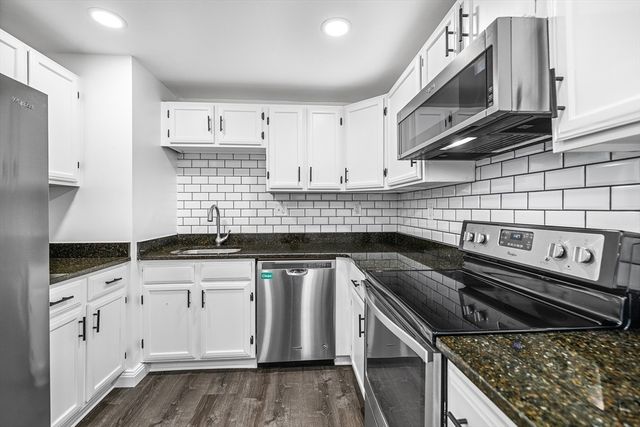 64 Foster St 105, Peabody, MA 01960