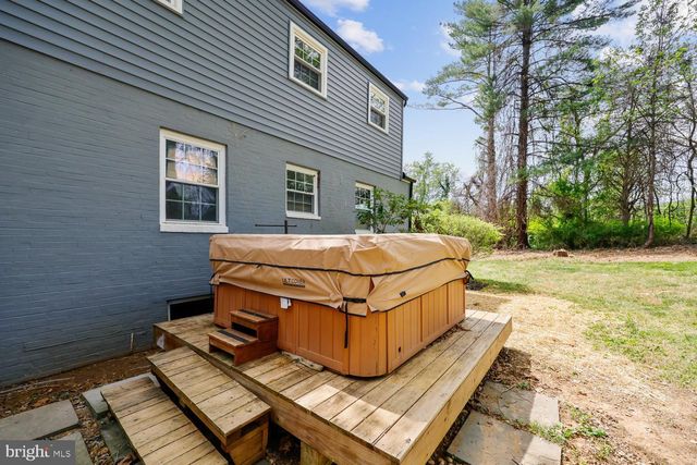 3105 HOLIDAY DR, Brookeville, MD 20833