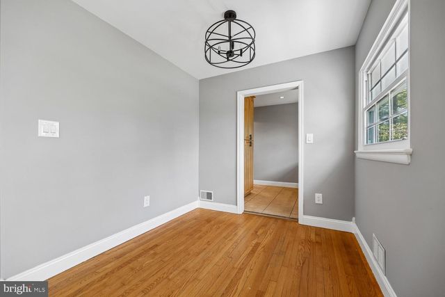 3105 HOLIDAY DR, Brookeville, MD 20833