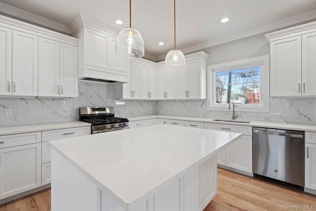 56 Seitz Drive, Bethpage, NY 11714