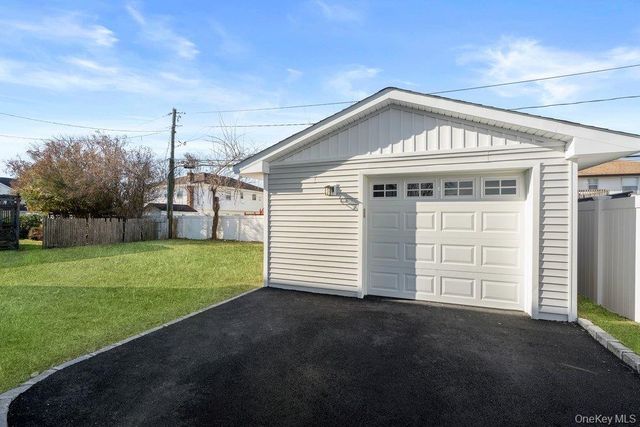 56 Seitz Drive, Bethpage, NY 11714