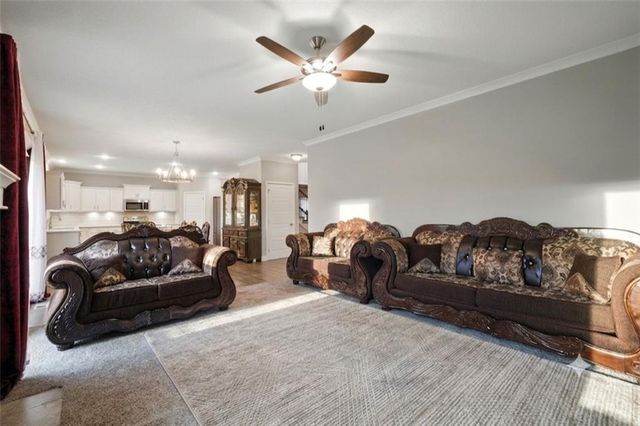 10838 N Bristol Avenue, Kansas City, MO 64156