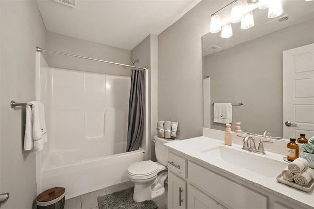 10838 N Bristol Avenue, Kansas City, MO 64156