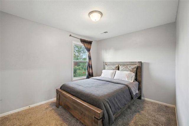 10838 N Bristol Avenue, Kansas City, MO 64156