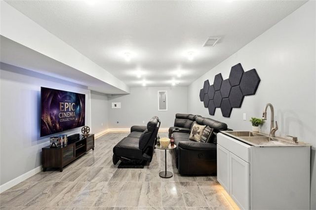 10838 N Bristol Avenue, Kansas City, MO 64156