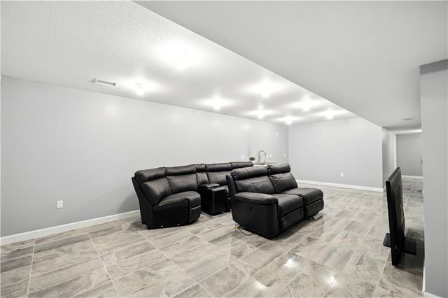 10838 N Bristol Avenue, Kansas City, MO 64156