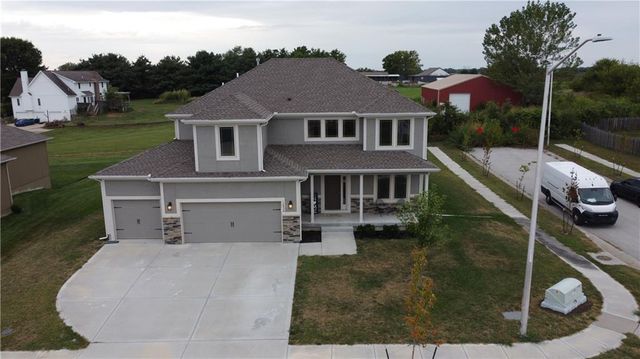 10838 N Bristol Avenue, Kansas City, MO 64156