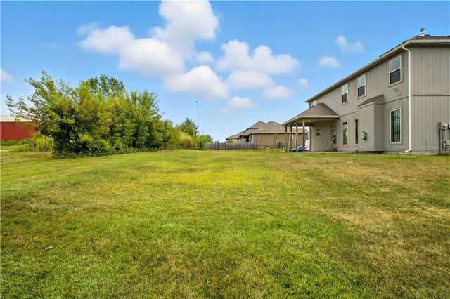 10838 N Bristol Avenue, Kansas City, MO 64156