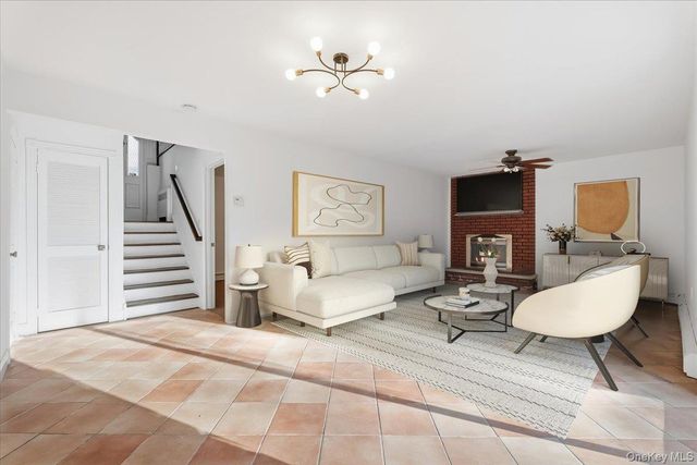 21 Park Avenue W, White Plains, NY 10607