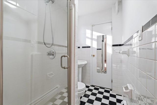 21 Park Avenue W, White Plains, NY 10607