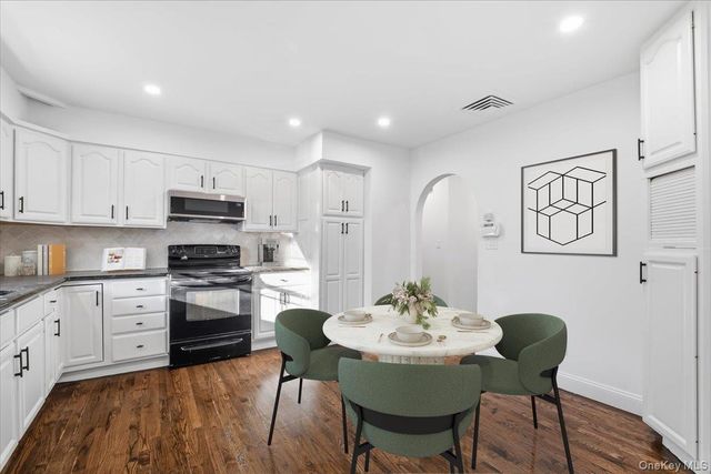 21 Park Avenue W, White Plains, NY 10607