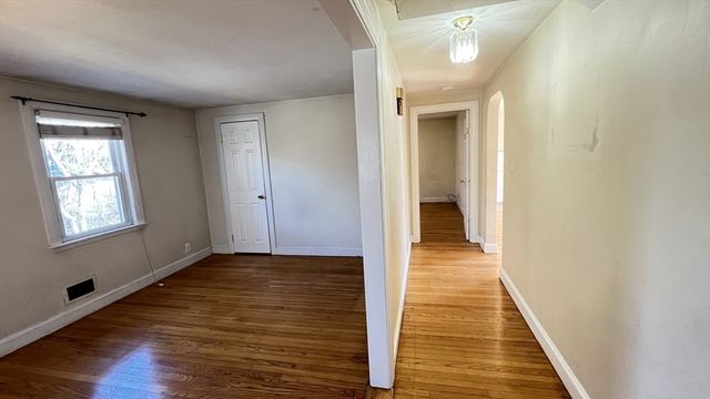 2 Carpenter Rd, Lynnfield, MA 01940