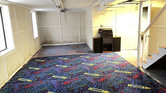 2 Carpenter Rd, Lynnfield, MA 01940