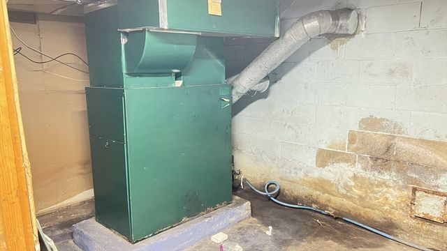 2 Carpenter Rd, Lynnfield, MA 01940