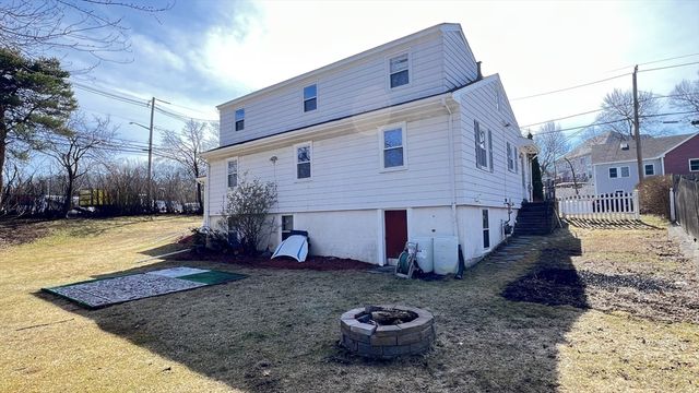 2 Carpenter Rd, Lynnfield, MA 01940