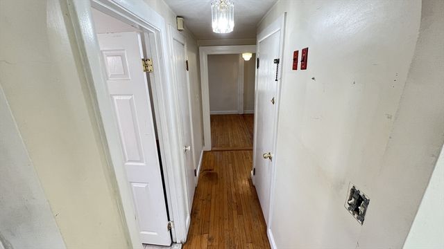 2 Carpenter Rd, Lynnfield, MA 01940