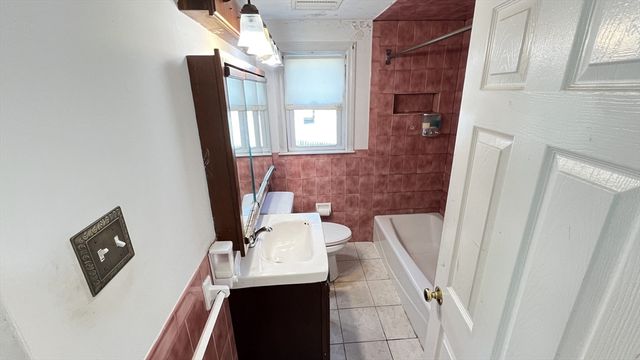 2 Carpenter Rd, Lynnfield, MA 01940