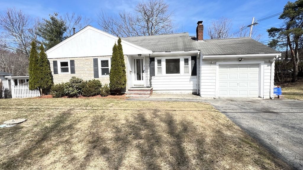 2 Carpenter Rd, Lynnfield, MA 01940