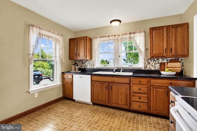 5029 LINCOLN HWY W, Thomasville, PA 17364