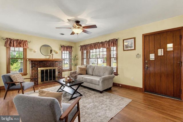 5029 LINCOLN HWY W, Thomasville, PA 17364
