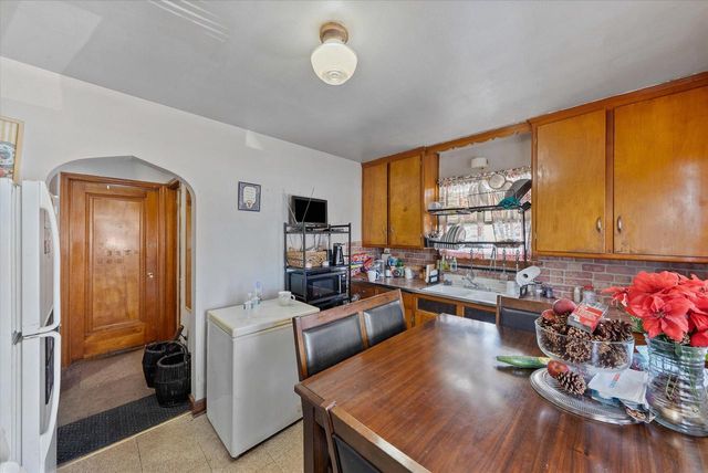 2977 N 61st STREET, Milwaukee, WI 53210