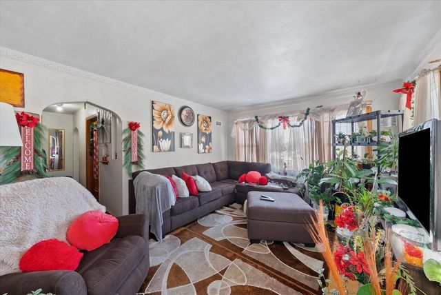 2977 N 61st STREET, Milwaukee, WI 53210