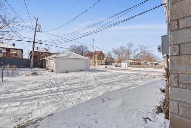 2977 N 61st STREET, Milwaukee, WI 53210