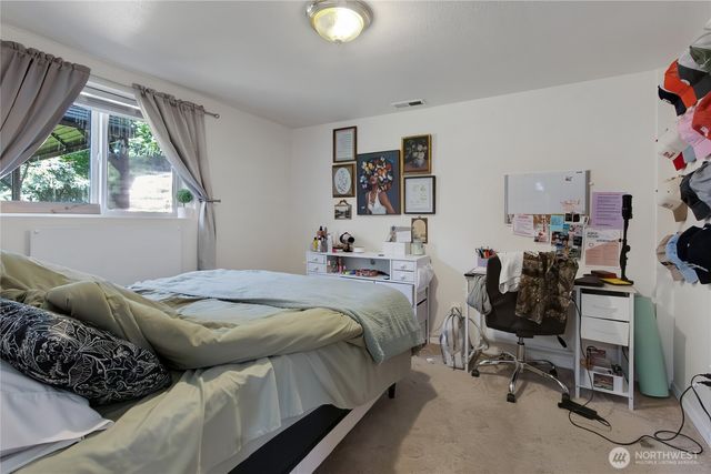 4 Lakewood Oaks Drive, Lakewood, WA 98499