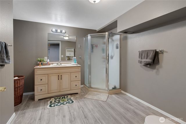 4 Lakewood Oaks Drive, Lakewood, WA 98499