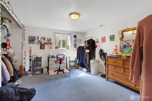 4 Lakewood Oaks Drive, Lakewood, WA 98499
