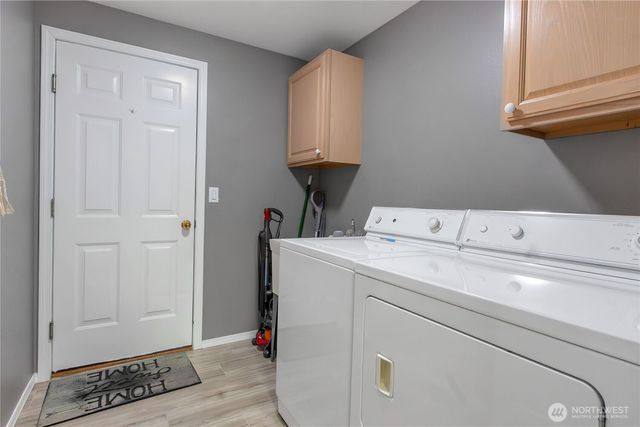 4 Lakewood Oaks Drive, Lakewood, WA 98499