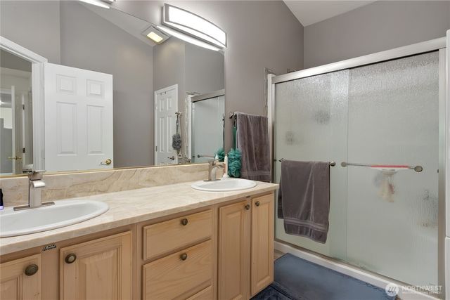 4 Lakewood Oaks Drive, Lakewood, WA 98499