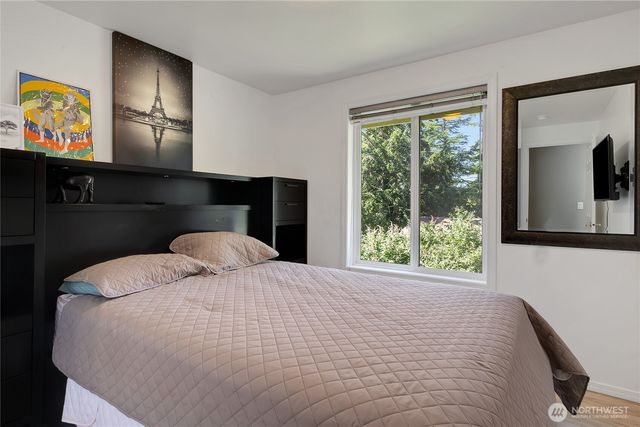4 Lakewood Oaks Drive, Lakewood, WA 98499