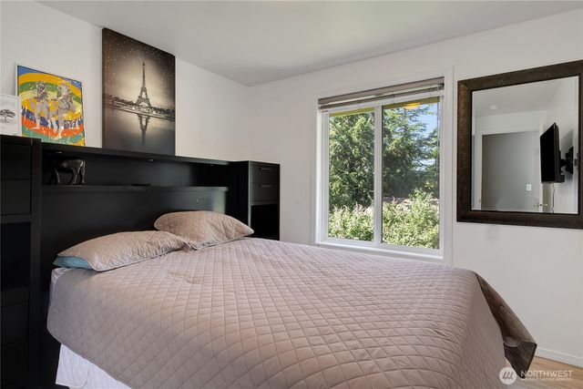 4 Lakewood Oaks Drive, Lakewood, WA 98499