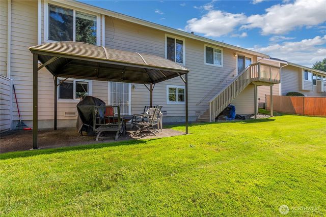 4 Lakewood Oaks Drive, Lakewood, WA 98499