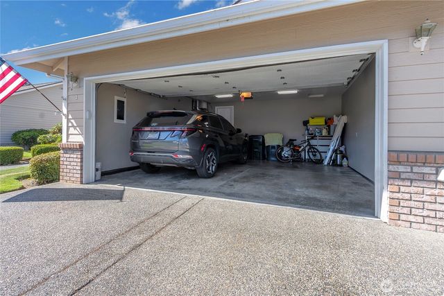 4 Lakewood Oaks Drive, Lakewood, WA 98499