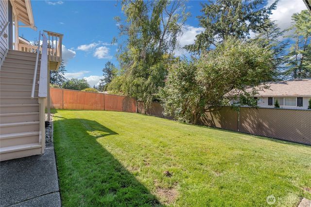 4 Lakewood Oaks Drive, Lakewood, WA 98499