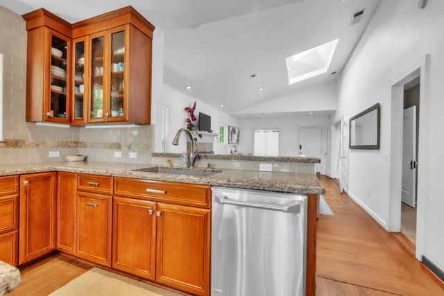 4308 G St, Sacramento, CA 95819