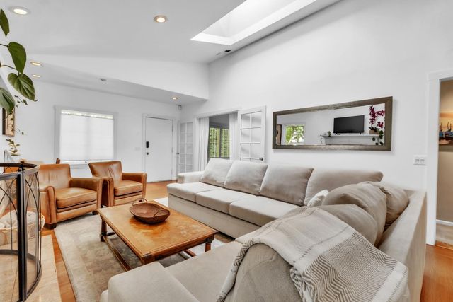4308 G St, Sacramento, CA 95819