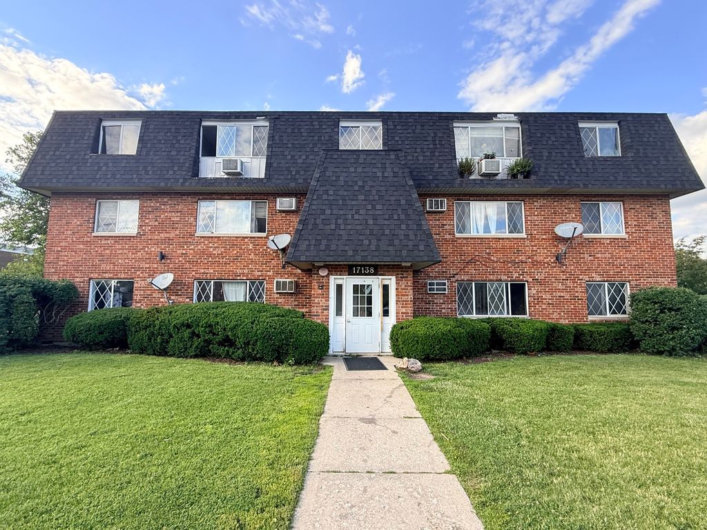 17138 71st Avenue 12, Tinley Park, IL 60477