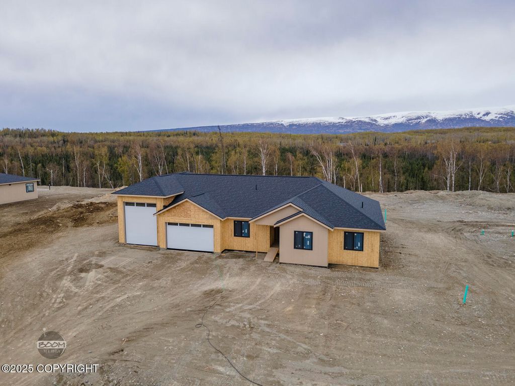 2915 W Longview Circle, Wasilla, AK 99623