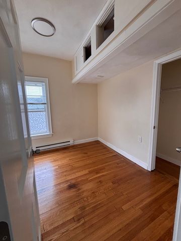9 Ward St 3, Lynn, MA 01902