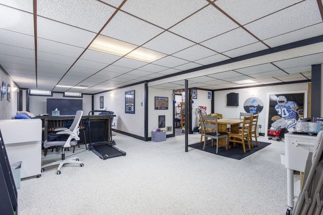 2458 Milverton Road, Troy, MI 48083