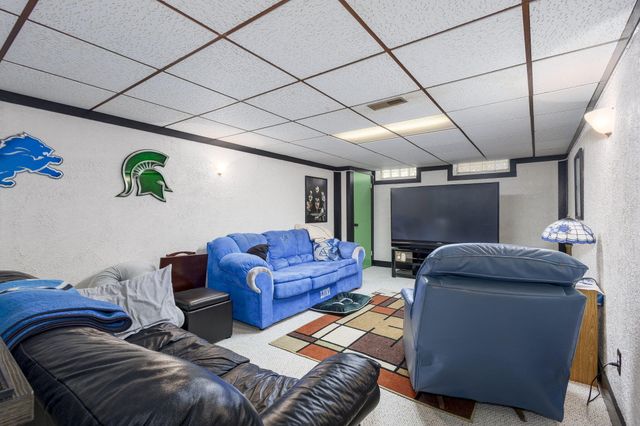 2458 Milverton Road, Troy, MI 48083