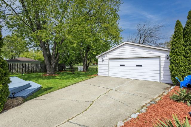 2458 Milverton Road, Troy, MI 48083