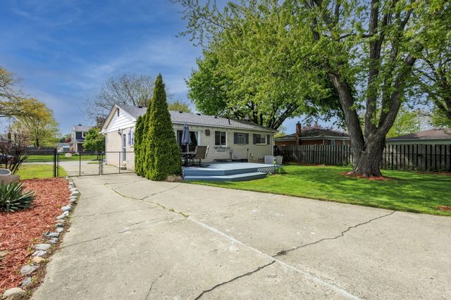 2458 Milverton Road, Troy, MI 48083